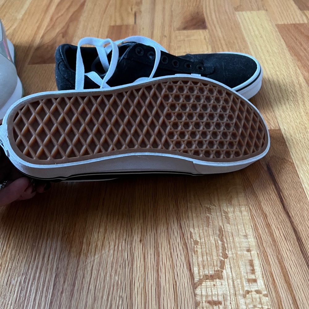Vans. - Picture 3 of 4